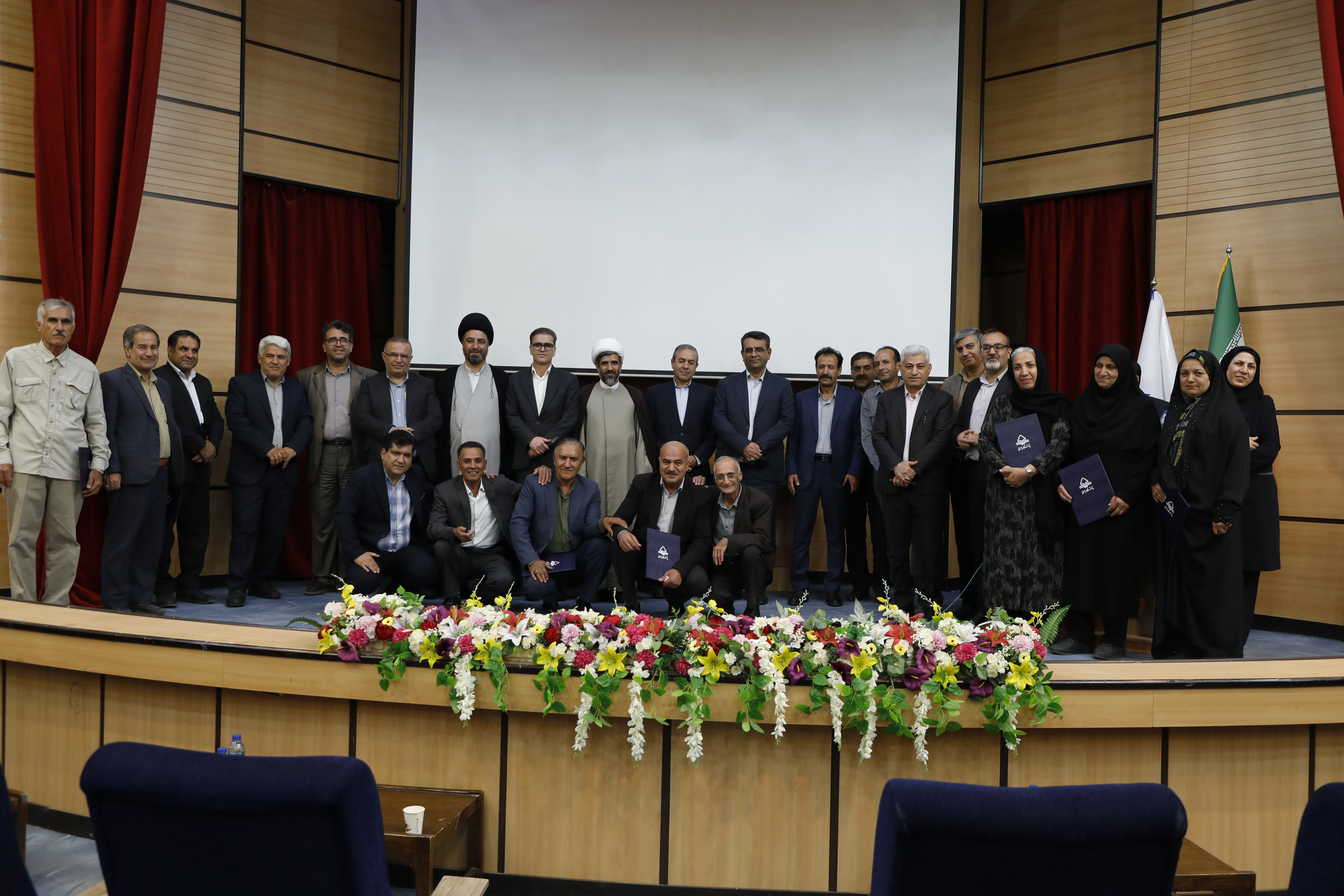 مراسم تجلیل از کارمندان نمونه، شایسته تقدیر و بازنشستگان 