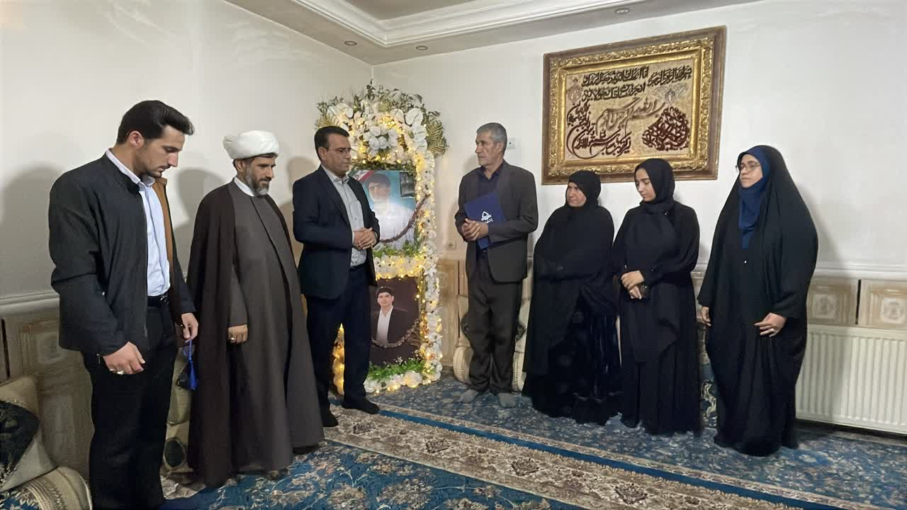 دیدار اعضای هیات رئیسه دانشگاه یاسوج با خانواده "شهید والامقام علی کیانی" از شهدای جنگ رمضان در یاسوج
