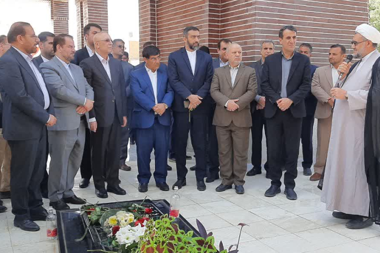 ادای احترام وزیر علوم به مقام شامخ شهید خوشنام دانشگاه یاسوج
