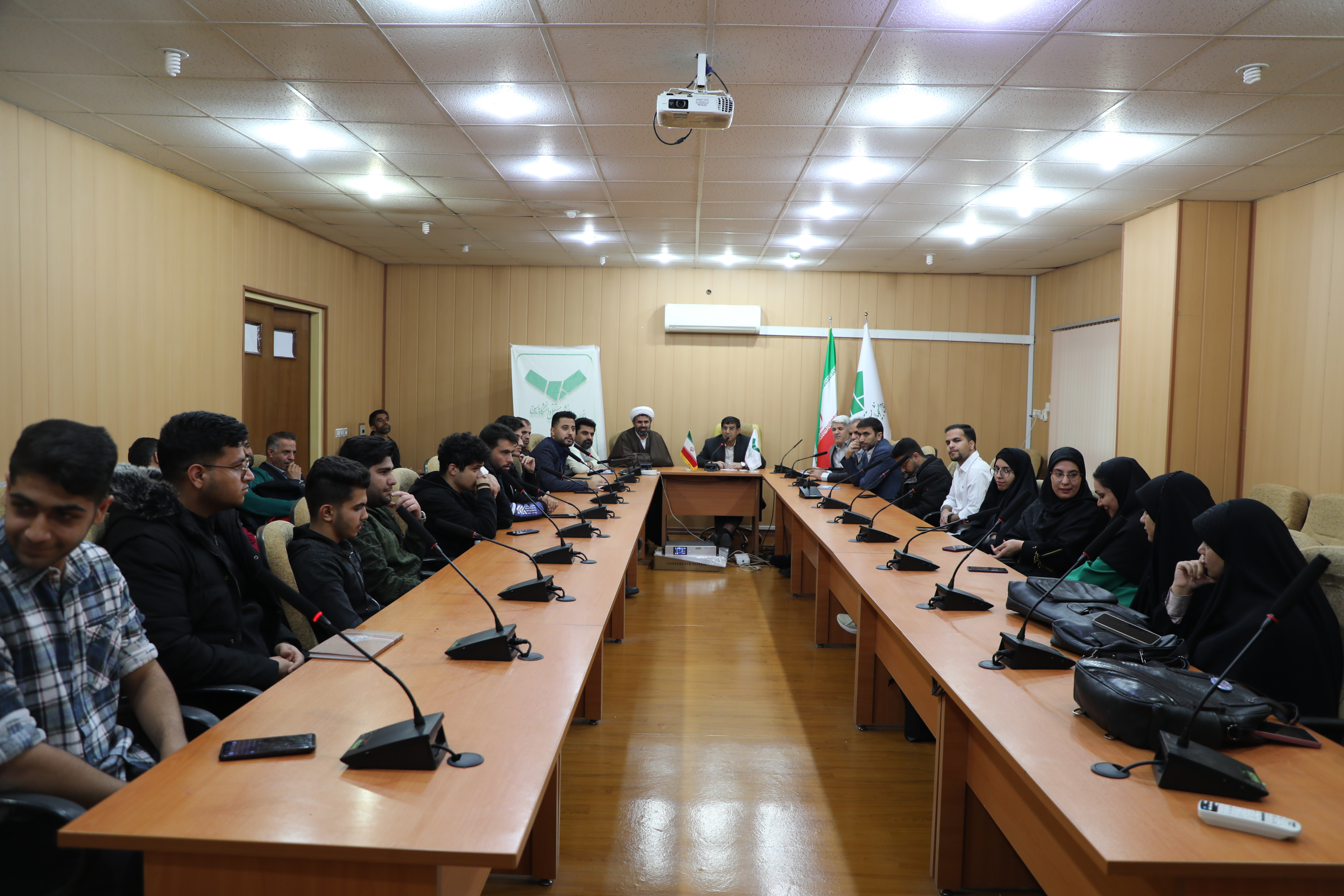    نشست پرسش‌ و پاسخ دانشجویان با اعضای هیئت رئیسه دانشگاه‌ یاسوج 