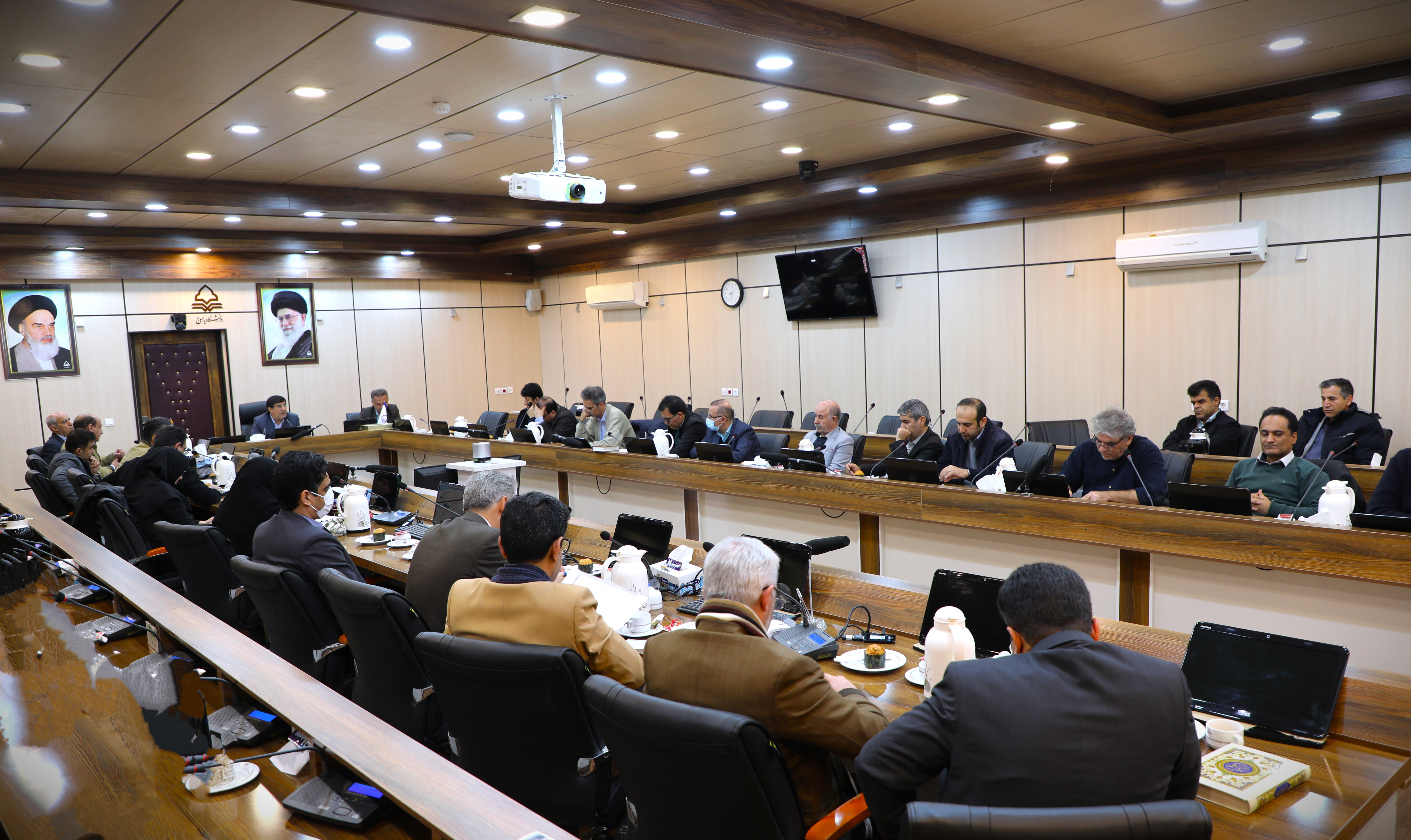 در اقدامی ماندگار: نشست هم اندیشی رئیس دانشگاه یاسوج با مدیران ادوار مختلف این دانشگاه برگزار شد + (گزارش تصویری)