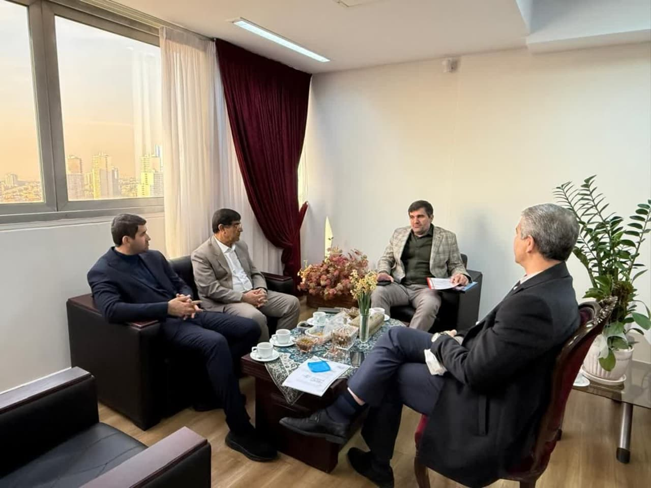 دیدار رئیس دانشگاه یاسوج با مشاور وزیر و مدیرکل طرح های عمرانی وزارت علوم، تحقيقات و فناوری