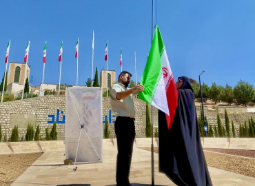 از نسل پیشکسوت تا نسل آینده‌ساز؛ روایتی از آیین اهتزاز پرچم مقدس جمهوری اسلامی ایران در دانشگاه یاسوج +( تصاویر)