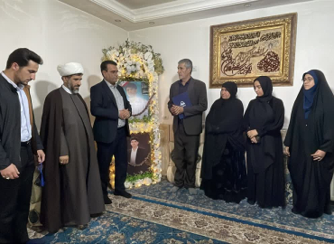 دیدار اعضای هیات رئیسه دانشگاه یاسوج با خانواده "شهید والامقام علی کیانی" از شهدای جنگ رمضان در یاسوج